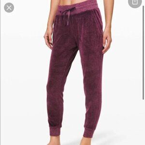 VGUC Lululemon Warm Down Jogger Velour Heathered Artic Plum Size 10